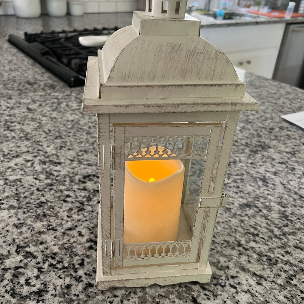 **RESERVED**14” Battery Operated Lantern